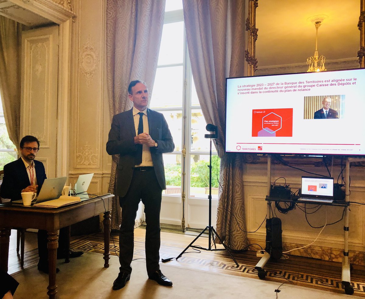 fadouce's tweet photo. #CDC2 Nouveau comité digital stratégique de la CDC !
@Oliviersichel nous présente tous les volets du nouveau plan :
La transition énergétique : eau 💦 immobilier, #rénovation, sobriété foncière, rénovation,
#Reindustrialisation 🏭
#Souveraineté
Cohésion territoriale…
les sujets de la @banquedesterr sont nombreux !