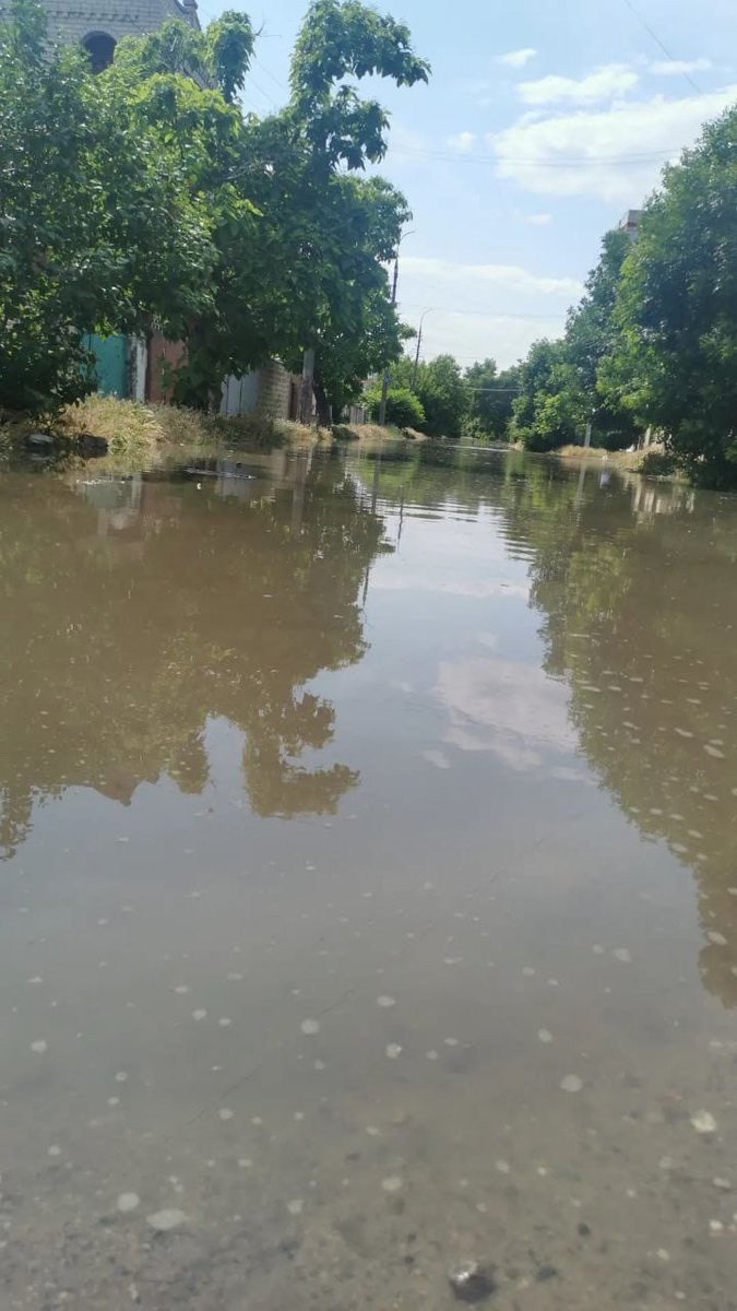 Meanwhile we have received photos from people in our own network who quickly went to Kherson for first aid. They show the floods and people's homes full of water. 
Please donate!
Through iDEAL (NL, without commission) ing.nl/particulier/be…
Or GoFundMe: gofund.me/90d17ac2