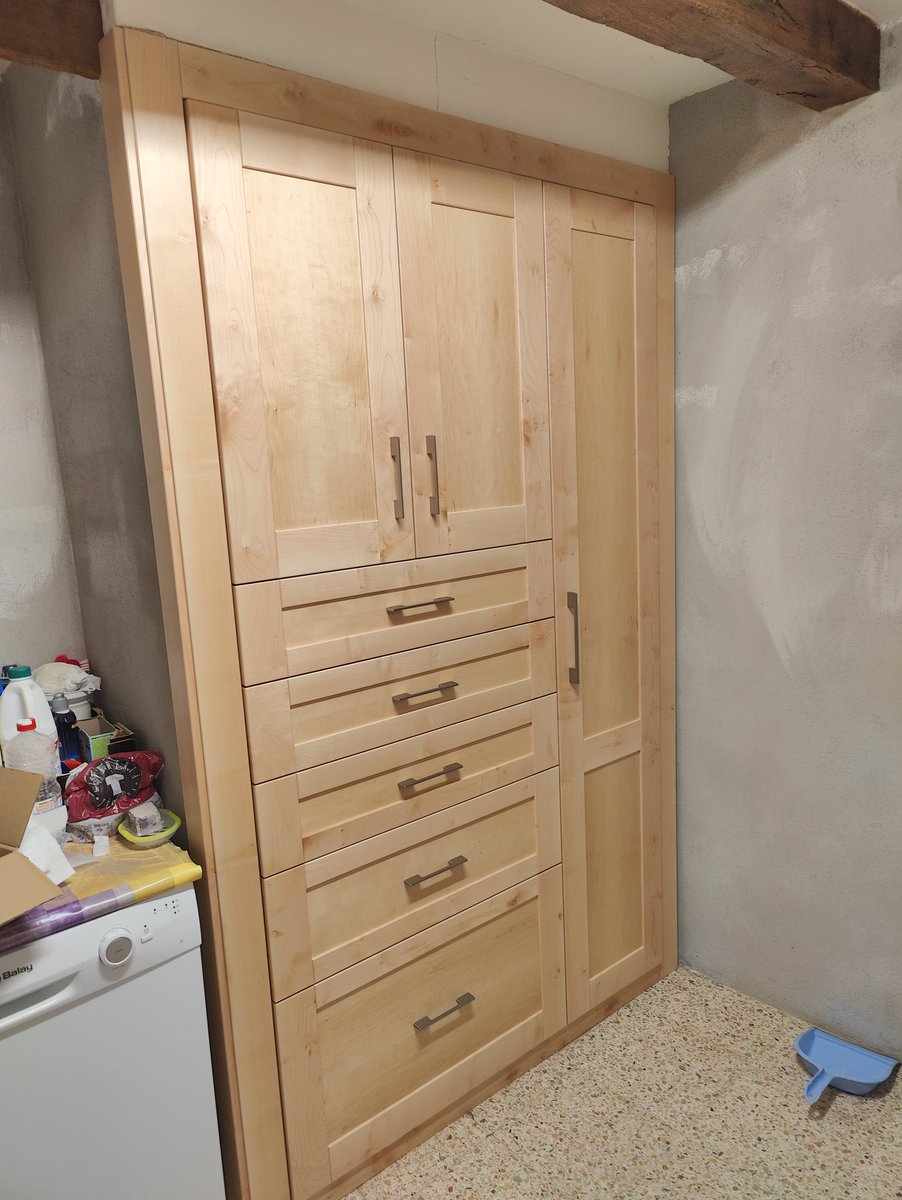 RogerDeFlow's tweet photo. Comencem el dia amb dos armaris massíssos. El primer de #Cirerer del Cabrerès, assecat a casa. El segon de #Blada del Vidranès, també assecada a casa per nosaltres. Tenim fusta preciosa i molt poc valorada al costat de casa! #Dimecres #SomFusters https://t.co/jcoj3B1FTl