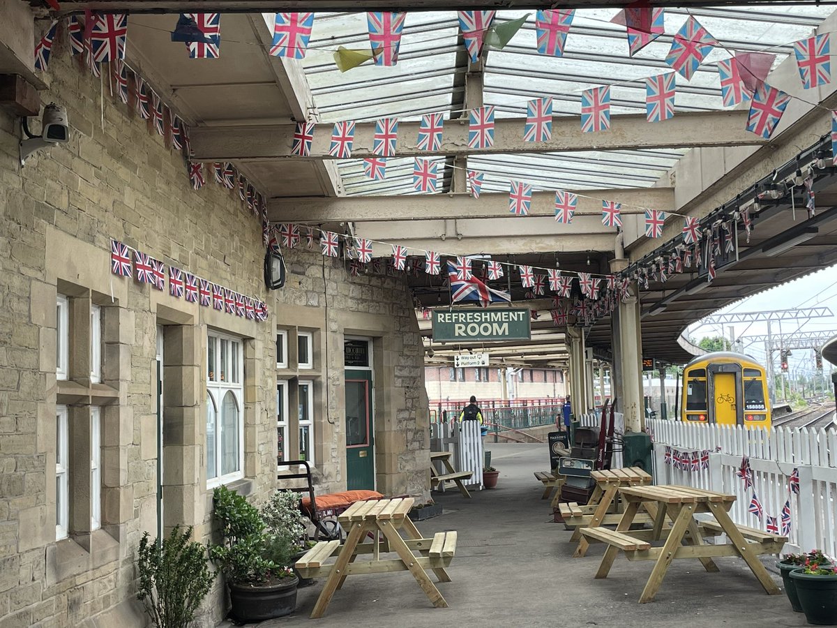 jo_stanford_pm's tweet photo. A brief encounter with “Brief Encounter” at Carnforth Station on my way to the @APMProjectMgmt #APMconf.
Looking forward to to debating #projectsasdriversofsocialbenefits with my role model Dr. Jo Jolly, Paul Bradley and James Beard!
What’s your view?
https://t.co/pHGaF0xGFh https://t.co/icSQucPUVD