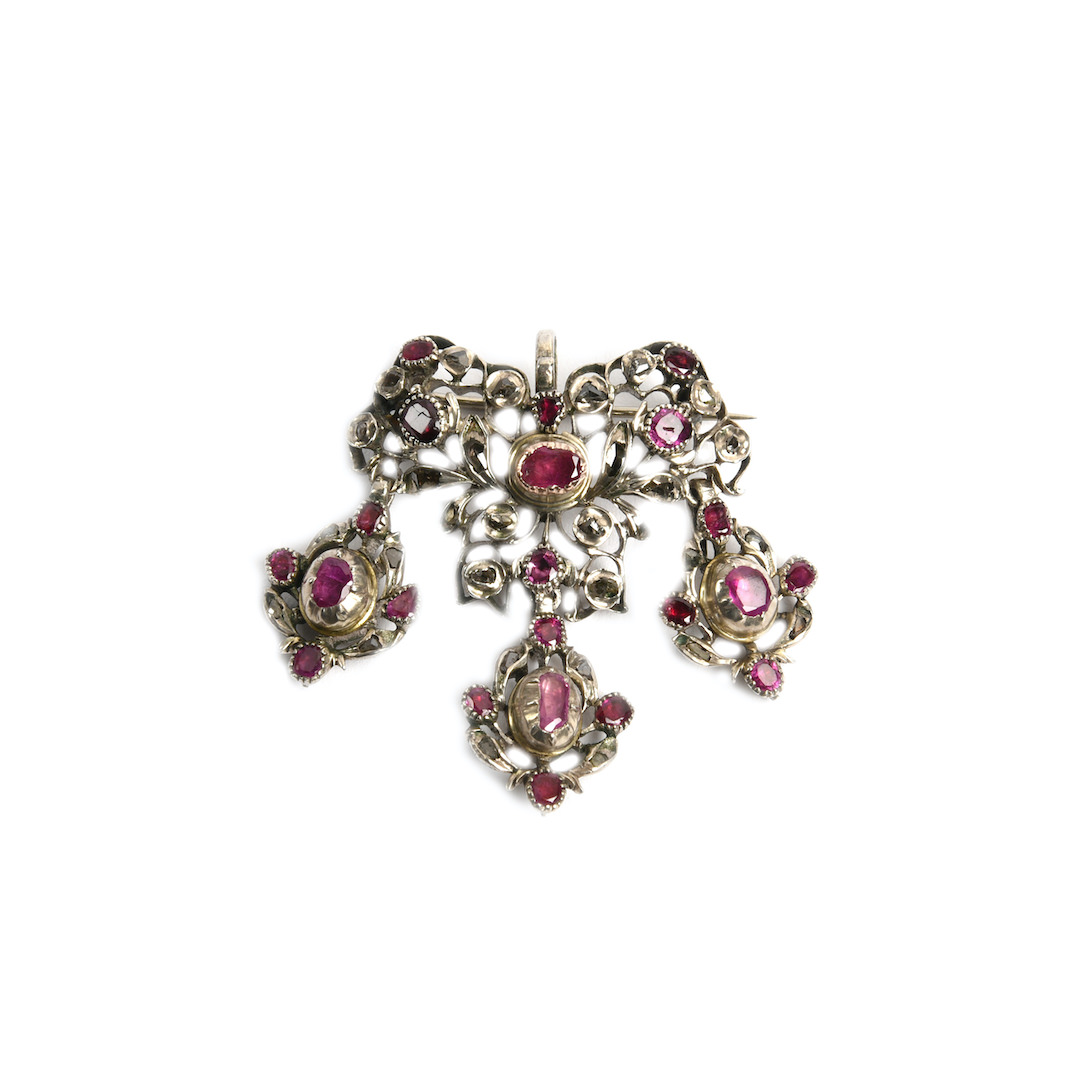 bonnergoldanka1's tweet image. Ob als Brosche, oder als Anhänger getragen – diese Preziose erfreut unser Herz!

#Anhänger #Brosche #800Silber #Diamantrosen #Rubine #Juwelier #ElkeVelten #Schmuck #Goldankauf #Bonn

bonner-goldankauf.com/angebote/Antik…