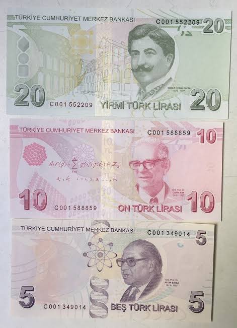 hasansoylemez's tweet photo. Türkiye’nin altı tane banknotu var. Şu an bu üç banknotun toplam değeri 1.5 dolar. Kalan 50-100 ve 200 TL’lik banknotlar da 15 dolar ediyor. Ülkedeki bütün banknotların toplam değeri 16.5 dolar. İşte hali pür melalimiz budur. Çok yazık. https://t.co/UtvUvjpb9T