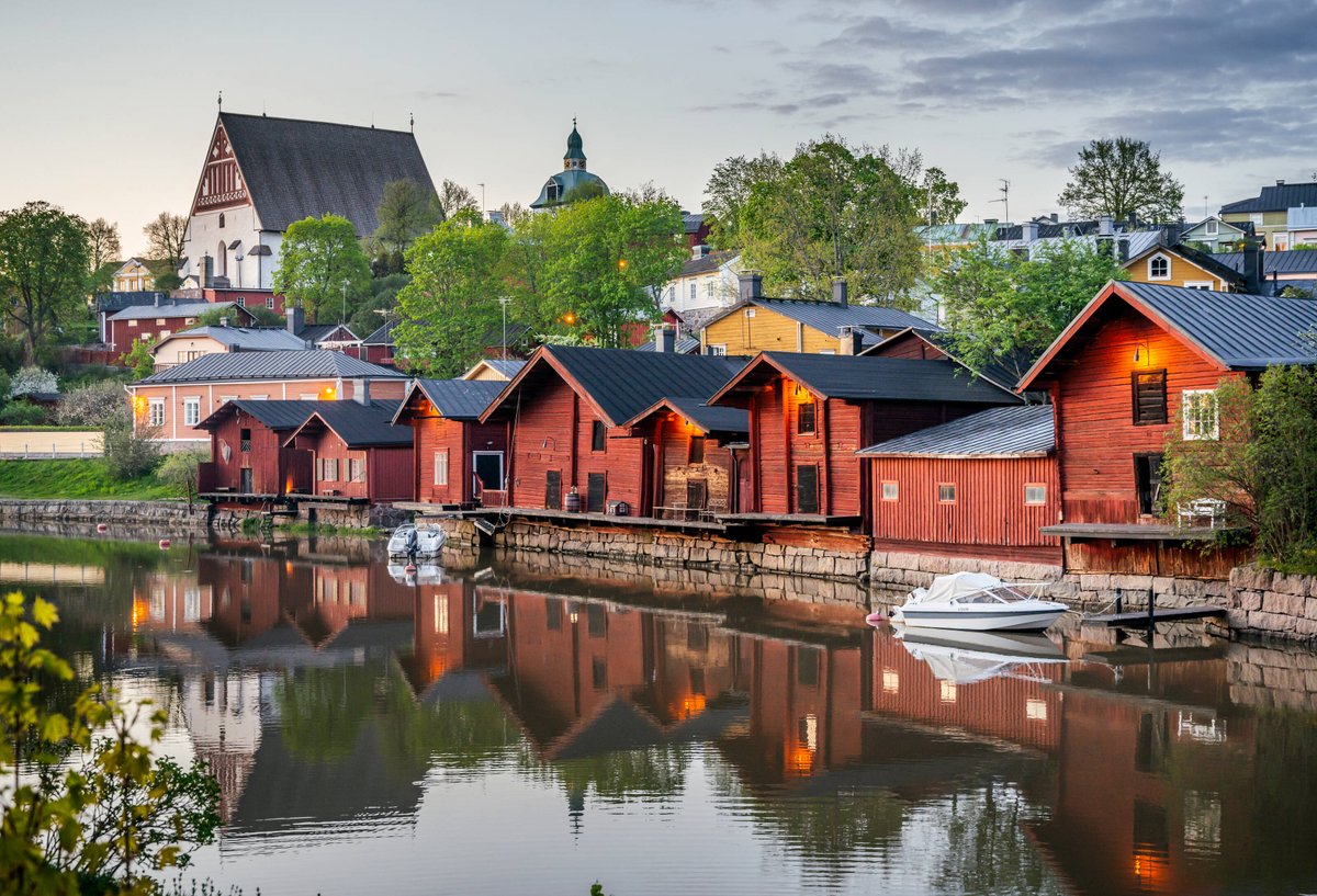 ❤約800年前に制定されたポルヴォーは、フィンランドで 2 番目に古い街で、木造建築の旧市街、素敵なカフェ、赤褐色の川沿いの倉庫などが有名です。
📸 Niko Laurira #VisitFinland #フィンランド #visitporvoo