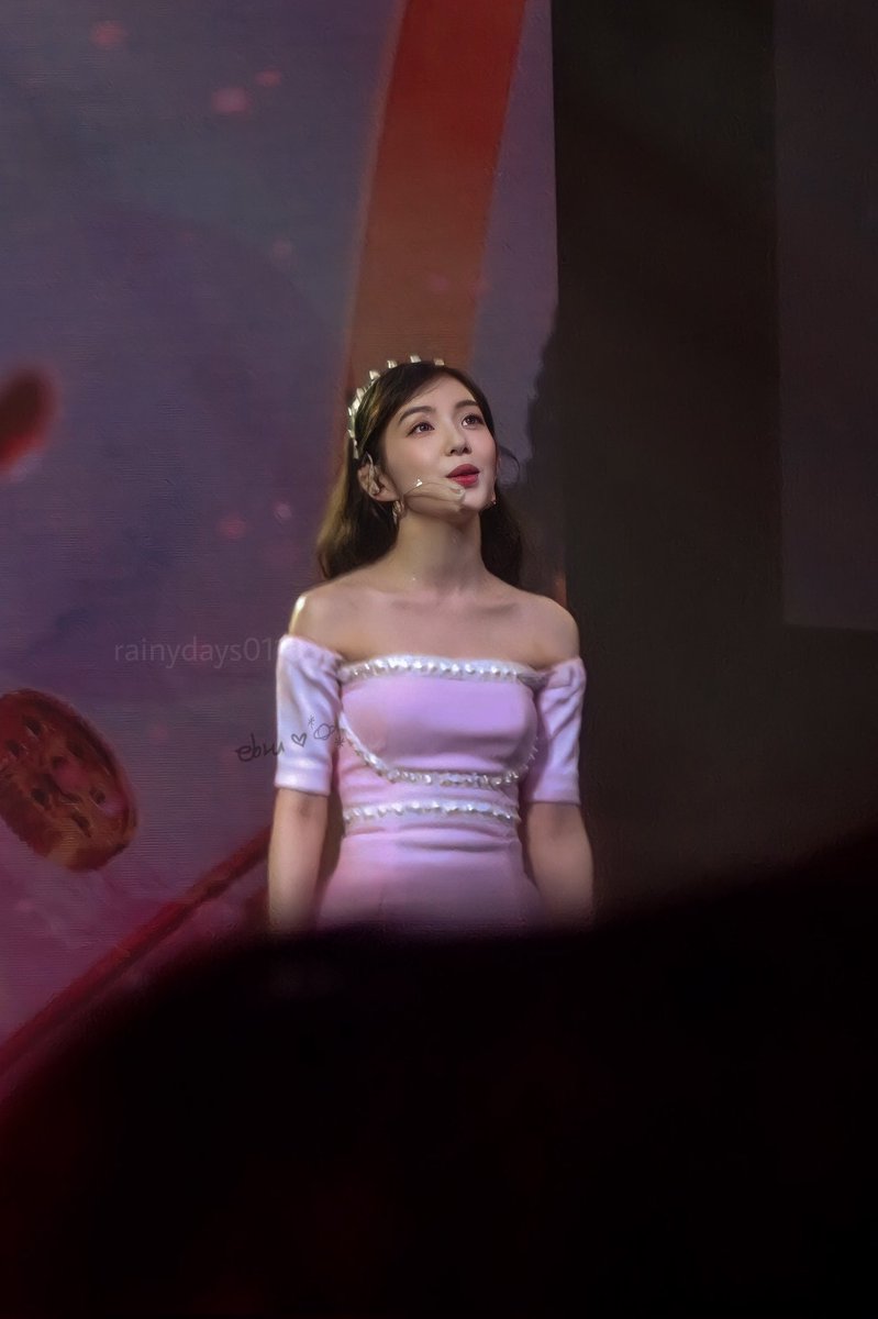 The prettiest 💗

#RedVelvet4thConcert_RtoV #REDVELVET4THCONCERT_RTOV_IN_BERLIN 
#RedVelvet #RtoVinBerlin #레드벨벳 #Irene #아이린 #배주현