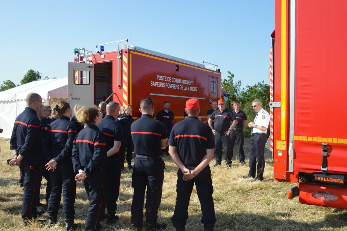 SDIS50's tweet photo. 2/2 A l'occasion des manifestations à #SteMèreEglise et ses alentours (#LaFière), 69 pompiers ont été mobilisés dont des sauveteurs aquatiques du #SDIS50 et 3 #Grimp du @SDIS14. Un Poste médical avancé a été déployé près du poste de commandement avec le #SAMU50 @Prefecture50 https://t.co/xa8CecRgdX