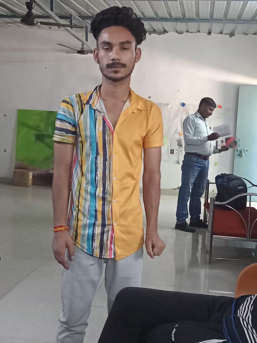 chatwidgaurav's tweet photo. @dcpouter @ACPAshishKumar 
Sir our B2 Block Security guards have caught this thief red-handed and handed him over to Police Station Paschim Vihar East. We suspect him to be involved in various other thefts in our block in the last 15 days. Kindly make sure he is behind bars. https://t.co/9zlTh4clY2
