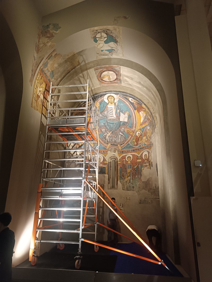 HomsRentals's tweet image. Muntem una #bastida per restaurar l’Absis de Sant Climent de Taüll 🖌situat al MNAC.

Per restaurar aquesta pintura del segle XII hem muntat🔧una #torremòbil RSTower, ideal per a fer treballs en interiors i espais reduïts. Compta amb una superfície de treball de 6,20 m d’alçada.