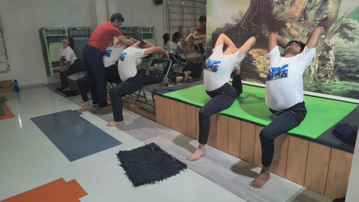 Dhakaram3's tweet photo. Advance Yoga Asana at #yogapeace
visit:-https://t.co/Wf4Kwzru0u #yogajaipur #yogacenter #dailyyogapractice #yogawellness #kneepain #yogaforkneepain #yogahealth #yogatherapy #arthritisrelief #KneeHealth
📷 https://t.co/YnQvokrtV8