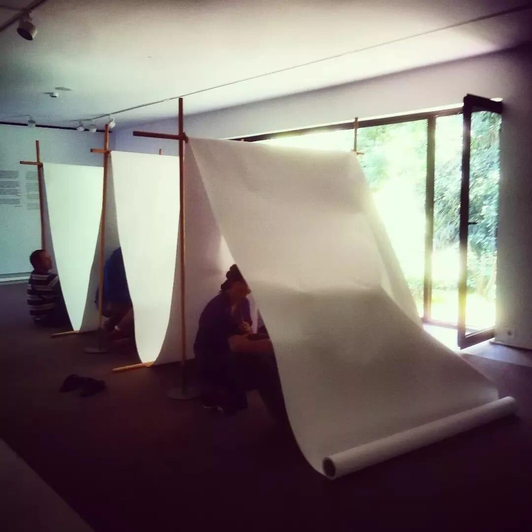 Maushaus_Arq's tweet photo. Hutsunea!! #loturak @Chillida_Leku #mediacion #vacio #espacio #gravitaciones #pensamientonegativo #helduak #hutsunea https://t.co/Mpq38MZg2j