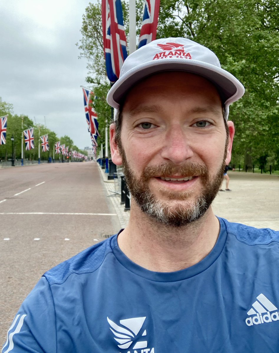 Celebrating #GlobalRunningDay in London! @ATLtrackclub