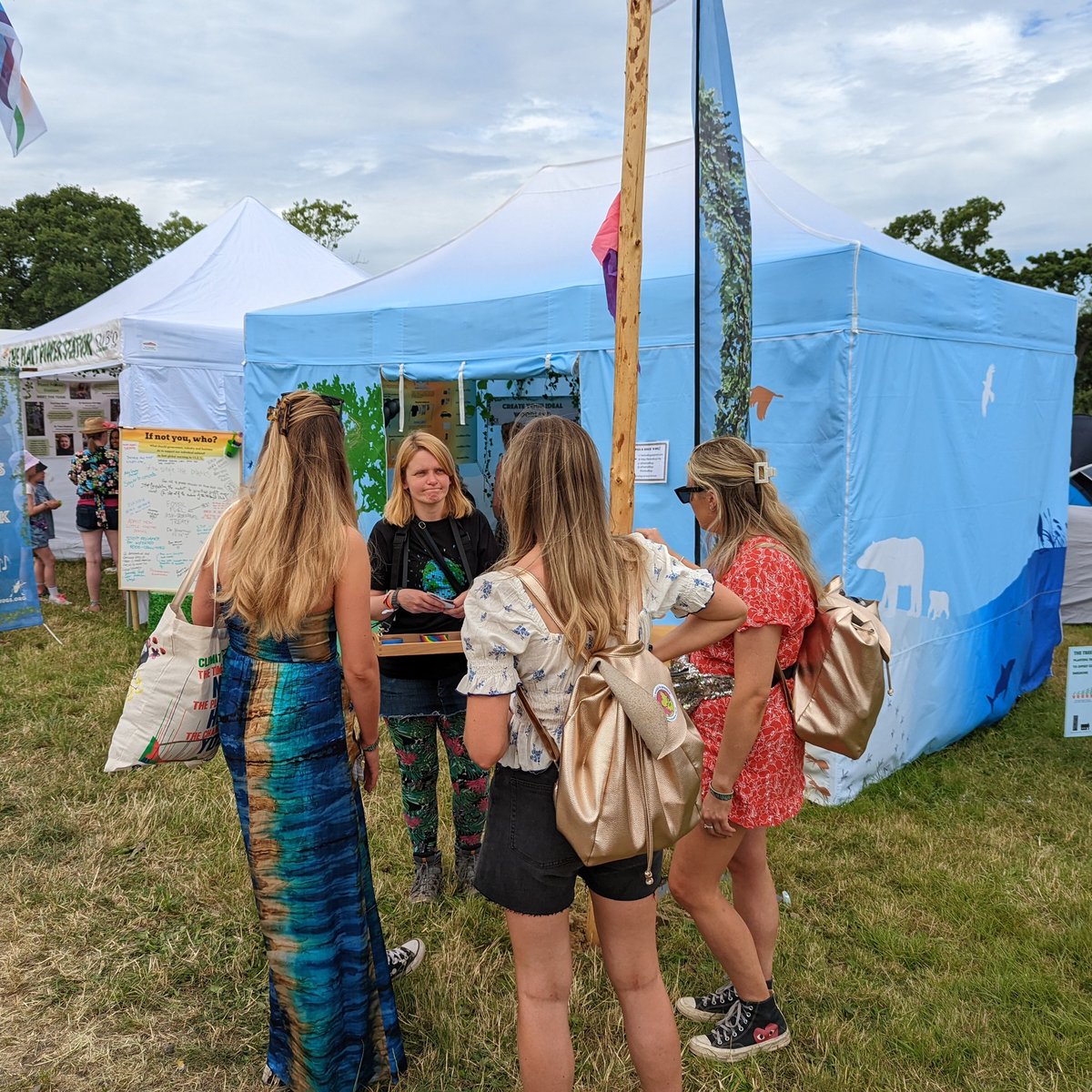 We've been bringing the excitement of science to music festivals for 10 years 🥳! Of course we'll be celebrating the #FestivalBugs' birthday 🎂 in the <a href="/sci_futures/">Science Futures</a> area of  #Glastonbury, created by our founder Emma Sayer @panemma!
📰 Read about it: lancaster.ac.uk/news/universit…