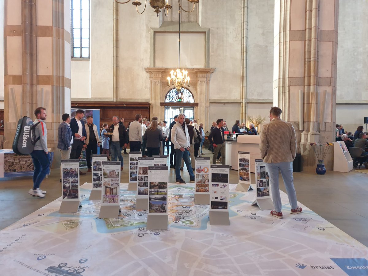📣14 juni is er een informatiemarkt over Stadshart! Kom alles te weten over projecten en ontwikkelingen in de binnenstad. 🕖 19.00 uur, 📍 Academiehuis, de Grote Kerk! Meer details 📲 jouwstukjezwolle.nl. Mis het niet! 🔍🌆 #Zwolle #informatiemarkt #jouwstukjezwolle