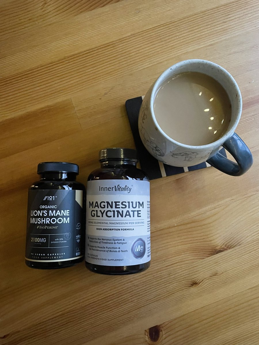 My current daily supp stack: 

- Magnesium Glycinate, 325mg

- Vitamin D3, 3000IU

- Vitamine K2, 50 µg

- Lions Mane, 1000mg 

Pretty simple, just tryna fill some nutritional gaps rather than ‘optimise.’

Holistic Twitter, what else should I be taking? 🧬