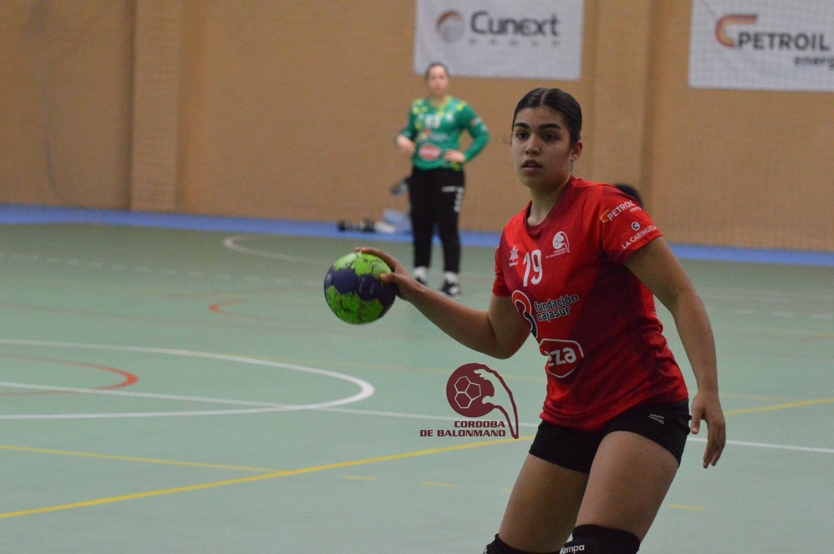 🔊 RENOVACIÓN 🆗 ⬅️ 🤾‍♀️
Dos piezas más para configurar la plantilla del Deza CBM 2023-24. Renuevan su vinculación con el club la primera línea Elena García (2003) y la lateral izquierdo Cristina Saavedra (2004). Ambas son pura #FactoríaCBM #GuerrerasGranates