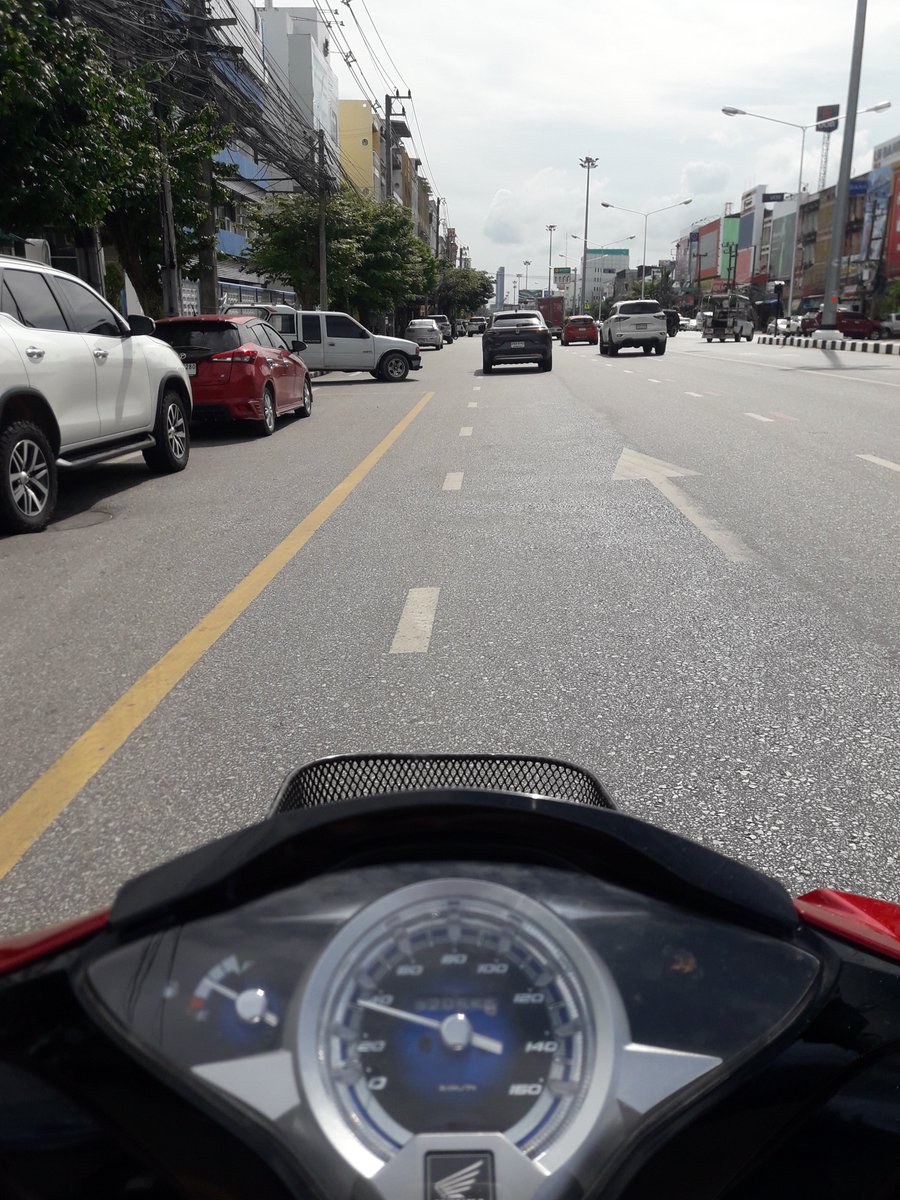Student51176012's tweet photo. แง้นๆ ซ้อนท้ายได้เดี๋ยวพายกหน้า #ระยอง https://t.co/TrlvA7bCEy