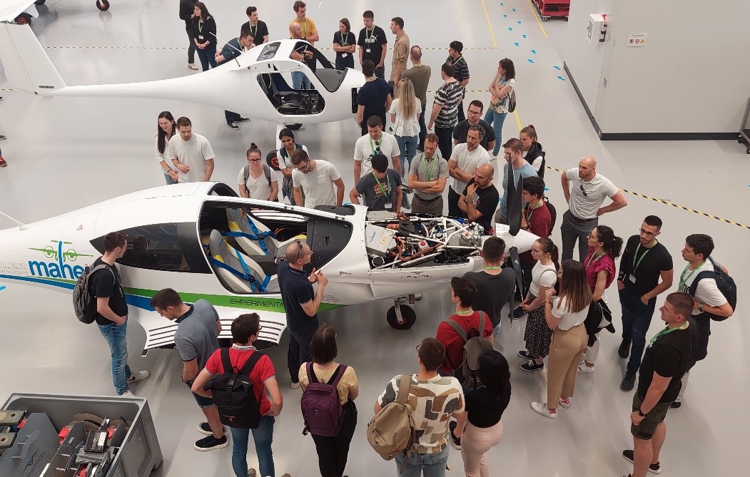 HEAVEN_FCH's tweet photo. In May, students from the University of Ljubljana, Slovenia, visited @pipistrelEU where HEAVEN project partners presented their work on cryogenic hydrogen fuel-based propulsion technology.

Read more about their visit here: https://t.co/PiJHqDYzTr https://t.co/N6fJPnbRhs
