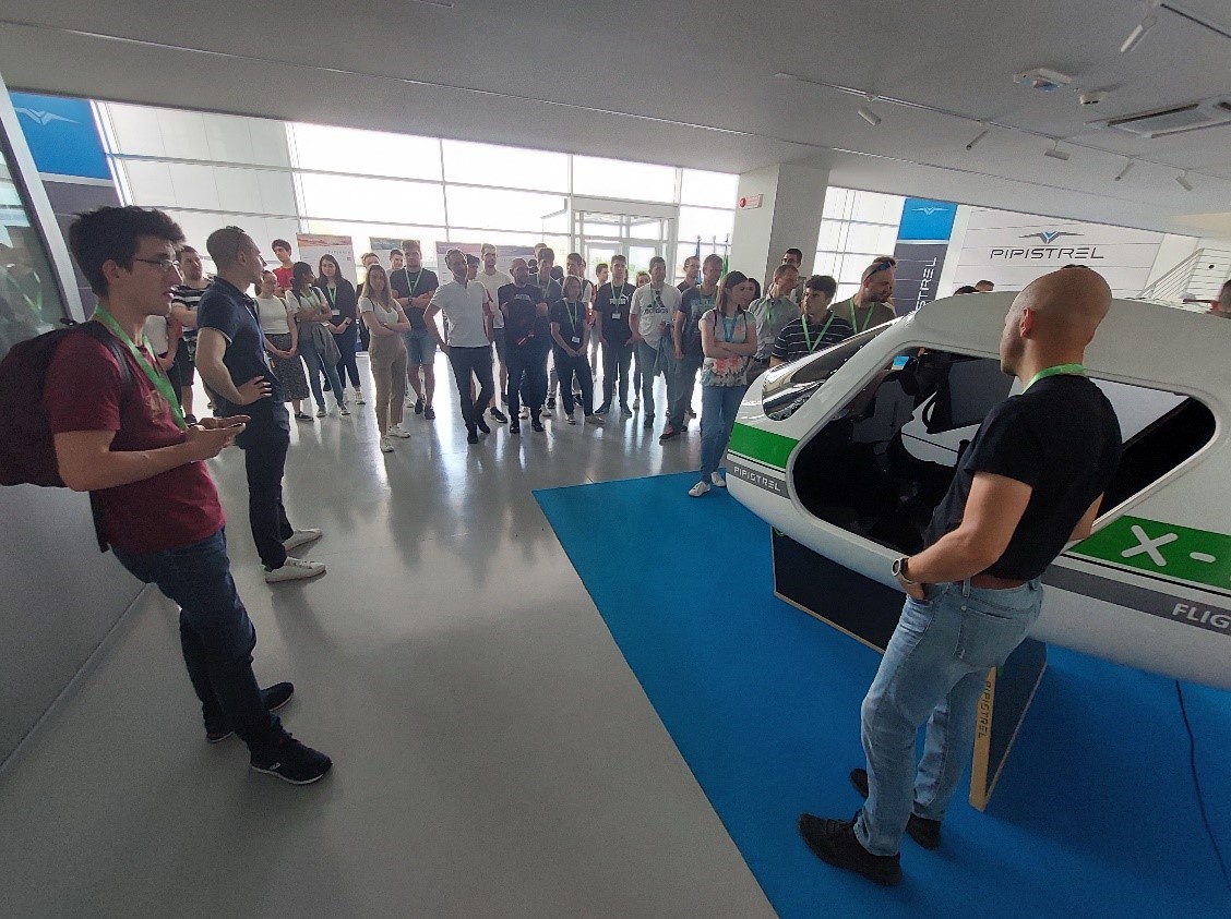 HEAVEN_FCH's tweet photo. In May, students from the University of Ljubljana, Slovenia, visited @pipistrelEU where HEAVEN project partners presented their work on cryogenic hydrogen fuel-based propulsion technology.

Read more about their visit here: https://t.co/PiJHqDYzTr https://t.co/N6fJPnbRhs