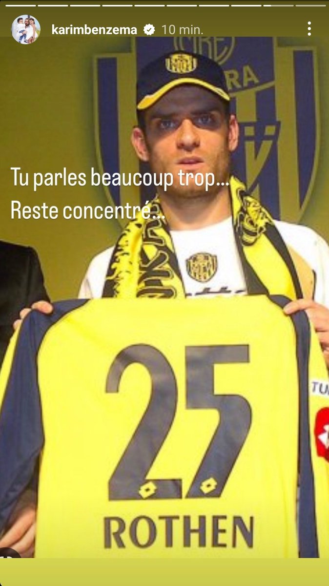 Hassanchez68's tweet photo. @PassionGaming30 Dire que ya pas longtemps il critiquait #Rothen avec ce club turc mdrr même maillot et ecusson quasiment 🤣 https://t.co/BllWUB0iW3
