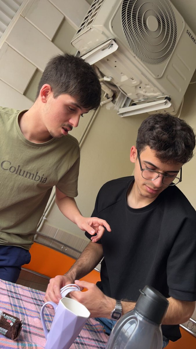 Sabah uyanır uyanmaz döviz fiyatlarını görünce bizim eşgal #Dolar22 #dolar #euro