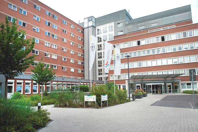 contextflow_rad's tweet photo. Get ready for #SCR23 by reading our latest user report from St. Bernhard-Hospital in Kamp-Lintfort
PD Dr. Hilmar Kühl & team report 1500 chest CTs/year. They've used ADVANCE Chest CT since 6/2022 via JiveX PACS from @VISUSHealthIT
Link to report in comments. #AI #radiology https://t.co/lgO30Wucvf