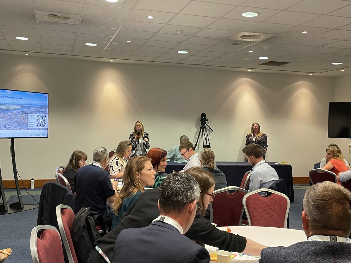 The unique Fens landscape under the microscope here this morning - as process for 2100+ is shared by Amy at EA. What is the people, place, purpose of its future #Floodandcoast2023