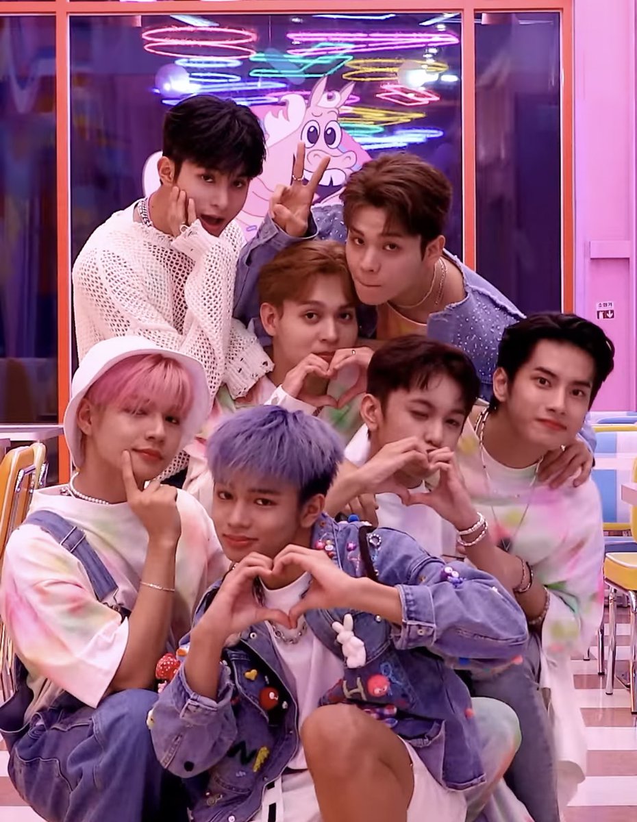 rahtipats's tweet photo. lovey dovey what an era u are 💗🍭 https://t.co/eR0YexIYHZ