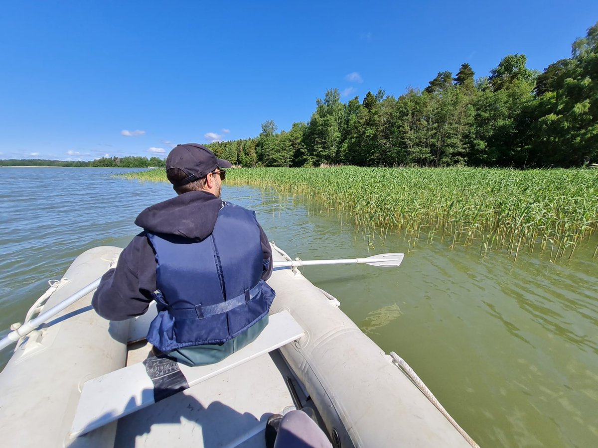 #BlueLakes team ready to do some test sampling to finetune the sampling protocols before real action takes place in August 💪👌<a href="/GTK_FI/">GTK</a> <a href="/GeoHelsinkiUni/">Geosciences and Geography, University of Helsinki</a> <a href="/tomjilbert/">Tom Jilbert</a> <a href="/EeroAsmala/">Eero Asmala</a> #bluecarbon #sediment #fieldwork <a href="/SYKEint/">Finnish Environment Institute (Syke)</a>