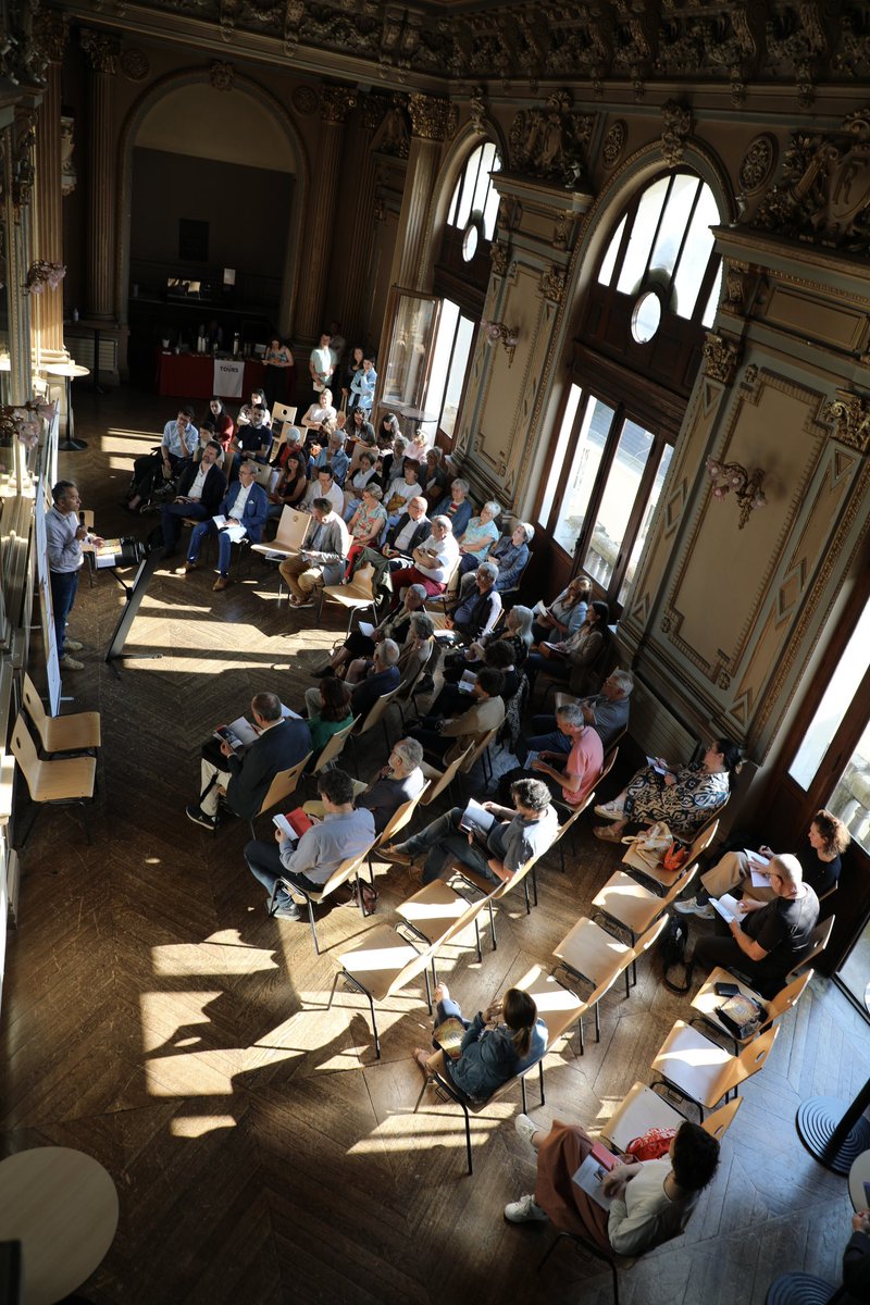 🎼 Présentation de la nouvelle saison 2023 - 2024

➡️ Ce matin pour les partenaires et professionnels 

📣 Venez nombreux assister à la présentation publique, ce mercredi soir à 19h, au Grand Théâtre. 

Entrée libre sans réservation.