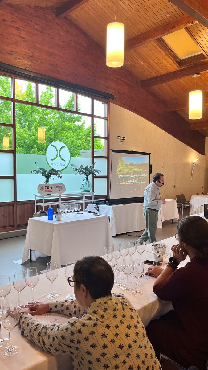 ¡Recordamos la magia de los Vins Doux Naturels con Paco del Castillo! 🍷✨ 12 vinos diferentes, una cata inolvidable.

Jornada en colaboración con <a href="/hostnavarra/">AEHN Hostelería Navarra</a> organizada dentro del programa #Lidera de <a href="/empleo_na/">Empleo - Lansare</a>

#VinsDouxNaturels #CataDeVinos #PacoDelCastillo