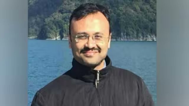 rvsniboriiya's tweet photo. गुजरात के सौराष्ट्र के मशहूर कॉर्डियोलॉजिस्ट गौरव गांधी की ४१ वर्ष की आयु में हृदयगति रुकने से निधन।
#Slow_Poision #Sideeffects_of_Vaccination #HeartAttack #वेक्सिनेशन_के_साइड_इफेक्ट्स https://t.co/xrkQvxPiBU