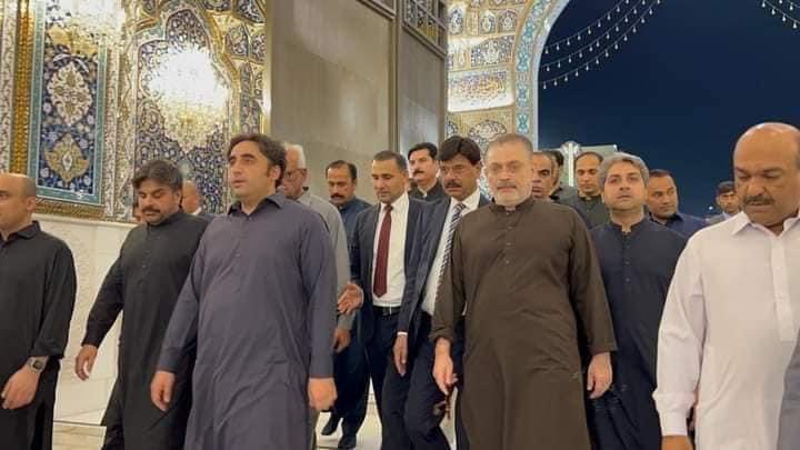 TehsinAbidi's tweet photo. السّلامُ عَلیکَ یاَ اَباعبداللہ الحُسین وَ اولاد الحُسین وَ اَصحَاب الحُسیـنؑ
اَلسَّــــــلَام عَلیـــکْ يَـاْ آبّْآلَّفّْضَّــــــــلْ ألَّعَّبّْآسؑ 🕌 FM @BBhuttoZardari’s visit to the sacred shrines of Imam Hussain(AS) n Mola Abbas (AS) in #Karbala holds great significance. https://t.co/IYLASY3N1e