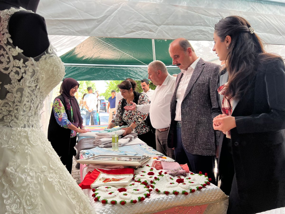HasanDogru27's tweet photo. Kaymakamımız Hilal Kızılkaya ile birlikte, Hayat Boyu Öğrenme Haftası Kapsamında R.Tayyip ERDOĞAN parkımızda düzenlenen "Öğrenme Şenliği" programına katıldık. https://t.co/CXMyj9Ga1w