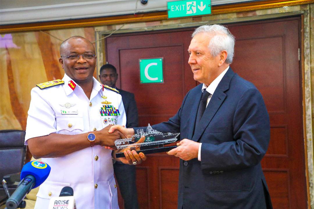 🔴 Nijerya Deniz Kuvvetleri ve Dearsan Tersanesi arasında NNS Aradu fırkateyninin modernizasyonu için anlaşma imzalandı.