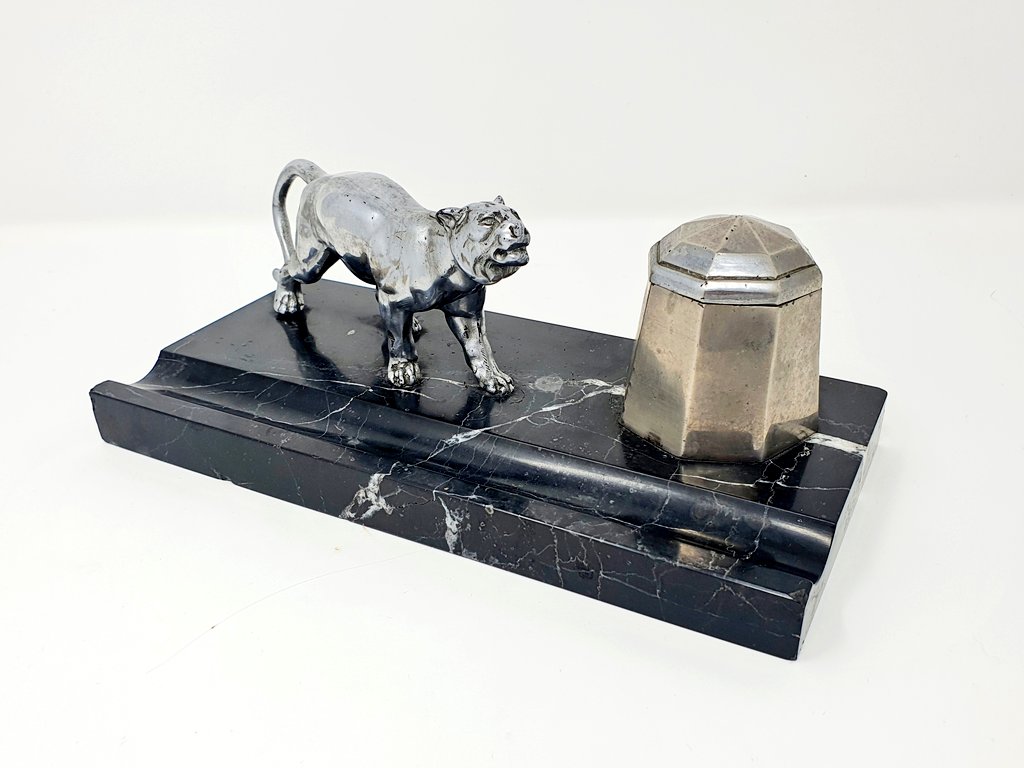 annasartdecouk's tweet photo. Absolutely adore this #artdeco chromed spelter panther desk set. £185.
 https://t.co/aZ516c214T

#artdecoforsale #antiques #antiquesdealers #decorativeantiquesuk #vintagelover #deco #decorativeantiques #artdéco #1920s #1930s #artdecohome #artdecocollection #panther #panthers https://t.co/QZN7aKsrsp