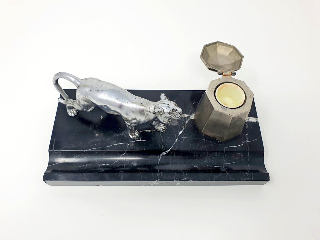 annasartdecouk's tweet photo. Absolutely adore this #artdeco chromed spelter panther desk set. £185.
 https://t.co/aZ516c214T

#artdecoforsale #antiques #antiquesdealers #decorativeantiquesuk #vintagelover #deco #decorativeantiques #artdéco #1920s #1930s #artdecohome #artdecocollection #panther #panthers https://t.co/QZN7aKsrsp
