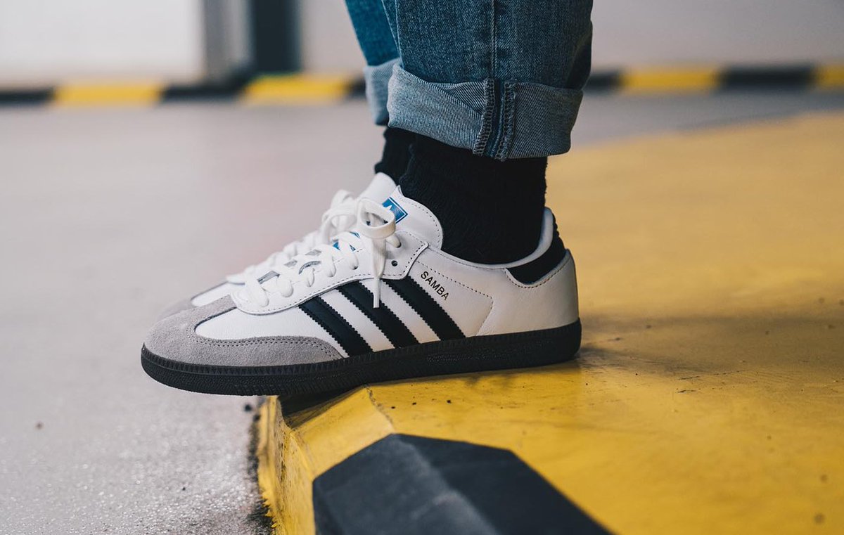 Sneaker Deals GB tweet media