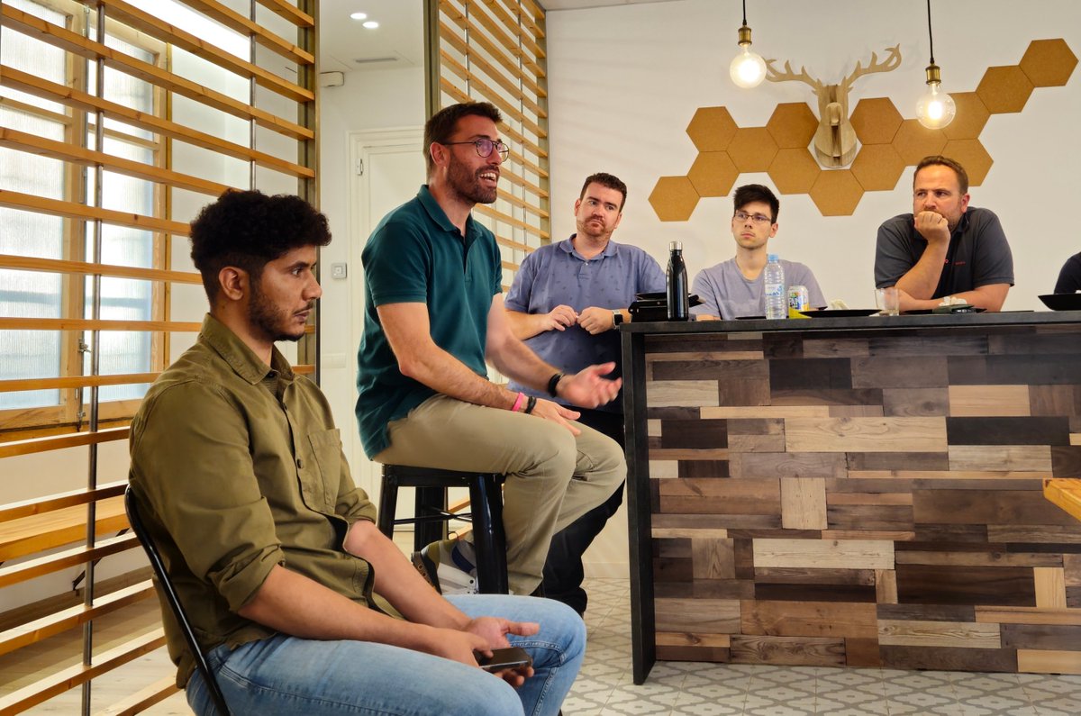 ¡El jueves pasado celebramos nuestro Studiocañas 🍕, donde tuvimos el placer de contar con un invitado muy especial, German Jover ! 🤩

German nos explicó un poco sobre su proyecto <a href="/Zona3club/">Zona3</a>, su podcast “Vivir de rentas” y cómo llegó a ser Analista Financiero certificado (CEFA).