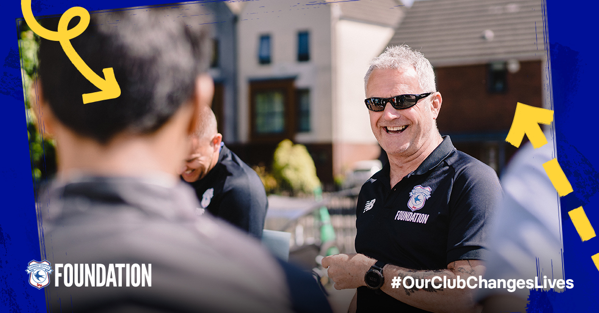 Protecting the Planet 🌎 Young people from #PLKicks in Grange Gardens supported our Veterans with the up-keep of the Memorial Garden at CCS 🤝 Participants also received advice before hearing more about the history of the garden 🌱 @PLCommunities #OurClubChangesLives💙