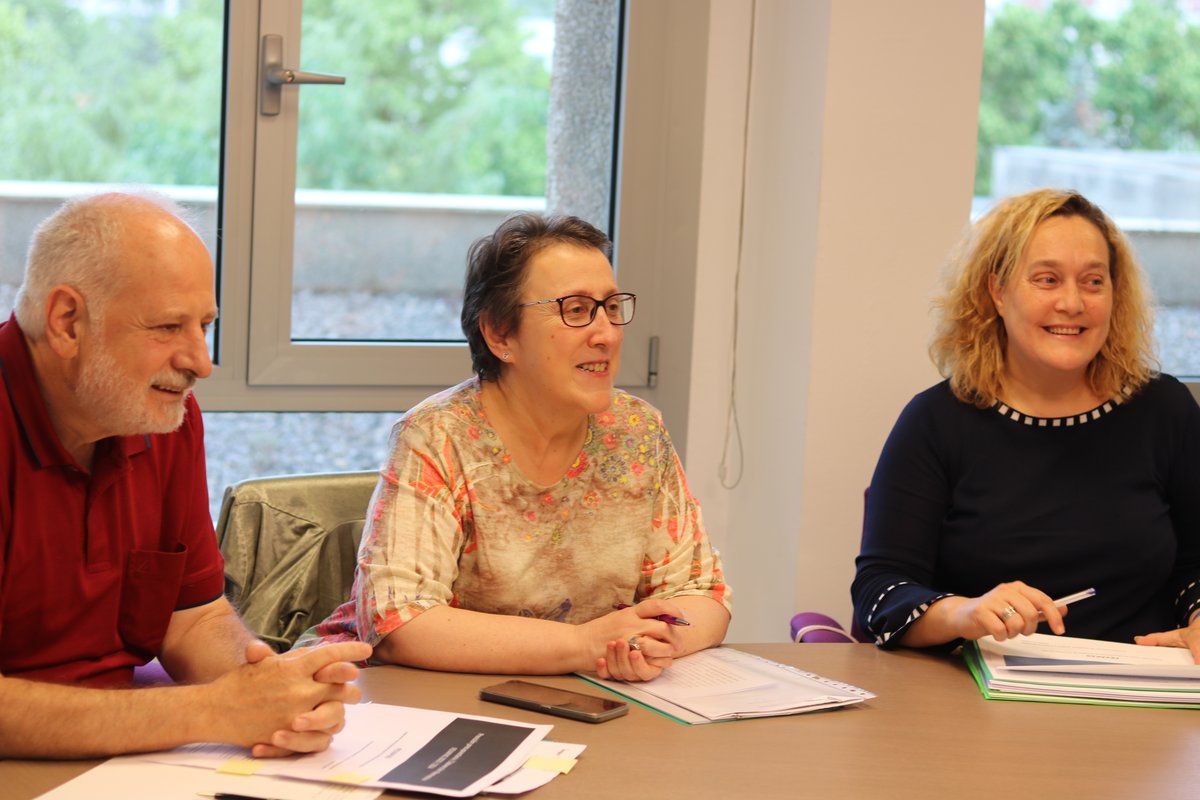 OngizateEJGV's tweet photo. 🤝📝La #consejera @nerea_melgosa se ha reunido con la Federación Vasca de Asociaciones de Personas Sordas #FEVAPAS que preside Ana Isabel Dorado y coordina Montserrat Piérola junto al expresidente José Montero Castro
📍 Hoy en Lakua
👉 https://t.co/pdPbIiSZ6O https://t.co/AkJWA2oF4r