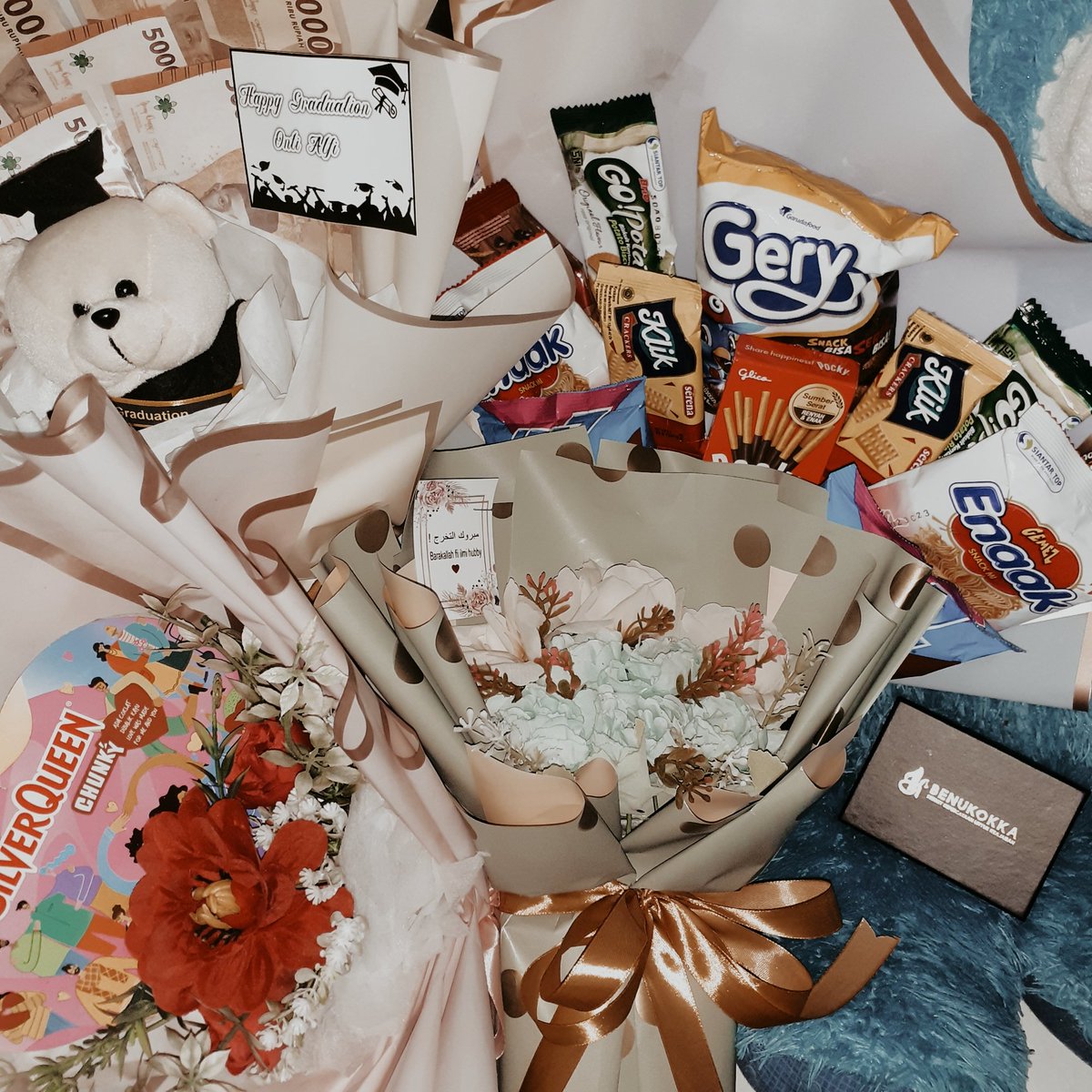 alfielazka's tweet image. thank you bro &amp;amp; sist for all these gifts 🌷
pray for me to be a better person 🤍
#graduation #maba2023