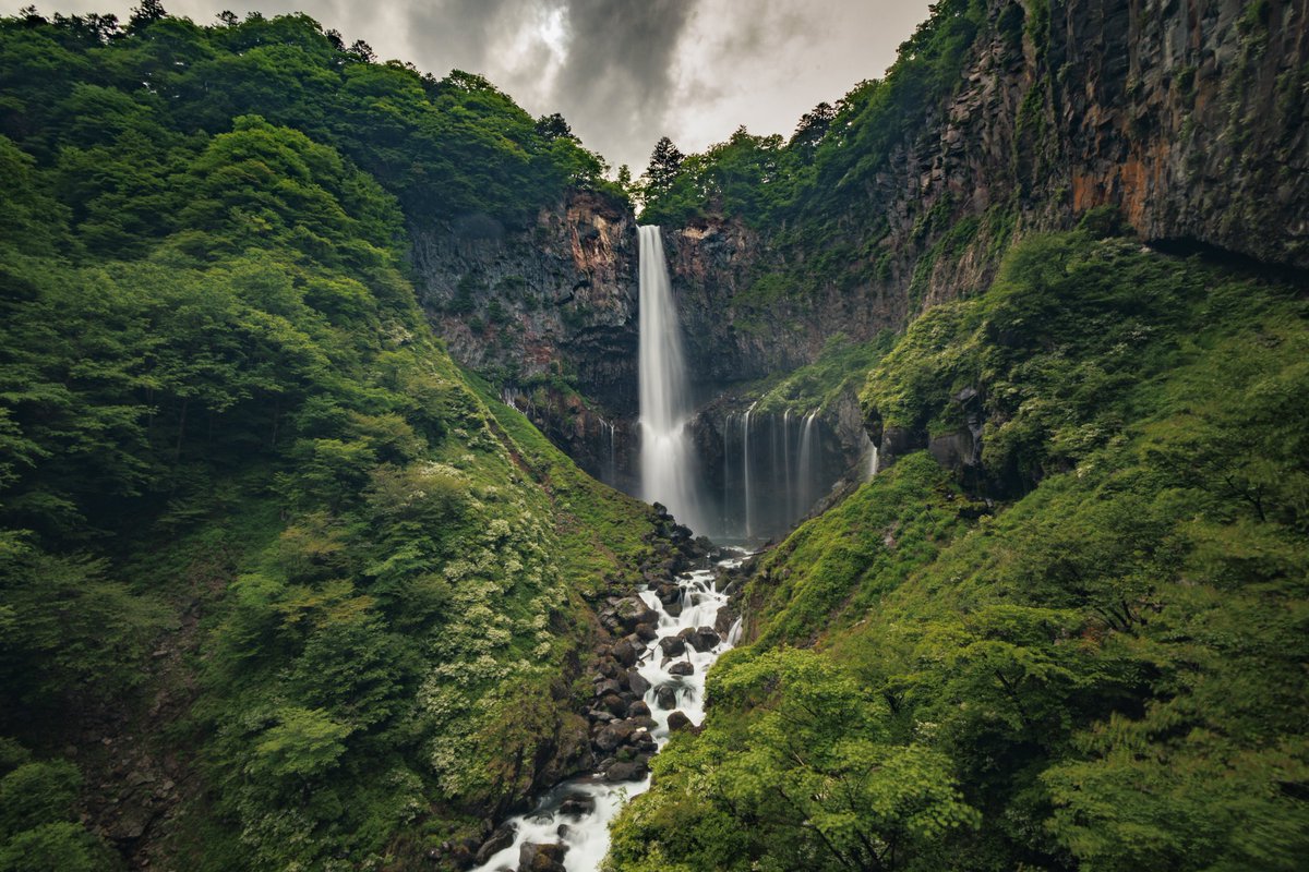 日本三名瀑【華厳の滝】
息を呑む程の絶景だった。