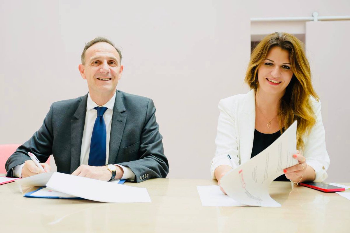 🇫🇷 MarleneSchiappa (@marleneschiappa) on Twitter photo Créons les opportunités dans l’économie sociale et solidaire, et finançons les ! Nous mobilisons 100M€ avec la <a href="/BanqueDesTerr/">Banque des Territoires</a> pour accompagner le développement de projets innovants partout sur le territoire. Signature chez <a href="/SocialBuilder/">Social Builder</a> 🚀 #ESS Créons les opportunités dans l’économie sociale et solidaire, et finançons les ! Nous mobilisons 100M€ avec la <a href="/BanqueDesTerr/">Banque des Territoires</a> pour accompagner le développement de projets innovants partout sur le territoire. Signature chez <a href="/SocialBuilder/">Social Builder</a> 🚀 #ESS