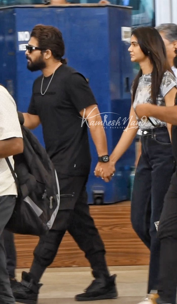 TrendsAlluArjun's tweet photo. ICON star @alluarjun and #AlluSnehaReddy at Mumbai airport 

Bunny boy looks 😎😍

#Pushpa2TheRule https://t.co/YoPTySfKyx