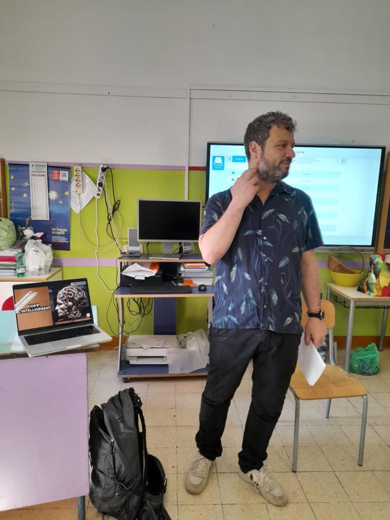 cyberandy's tweet image. Toughest presentation so far 😍 we created a book in 30 minutes: amazing experience. It&apos;s never too early to learn about #semanticSeo 🙃