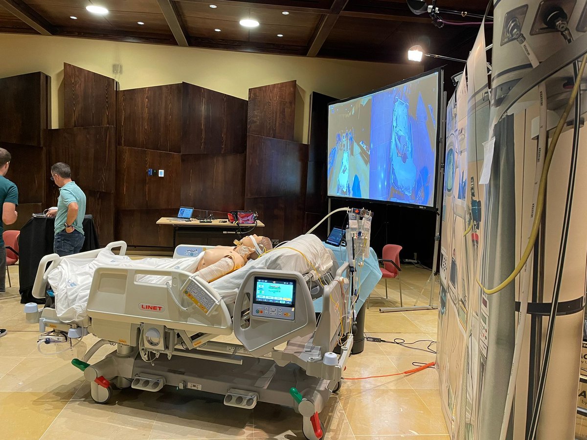 CodimgVA's tweet image. Presentes en el XLVIII Congreso Nacional de la Sociedad Española de Enfermería Intensiva (SEEIUC) en Málaga apoyando al primer taller de #simulación sobre manejo de eventos adversos con metodología #TeamSTEPPS con @seeiucoficial @GT_Simul_SEEIUC #debriefing