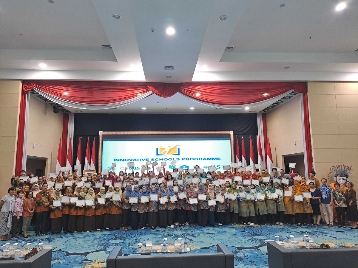 JISofficial's tweet photo. We’re celebrating the power of education! Congratulations to the outstanding 70 Indonesian state school teachers who recently graduated from the Innovative Schools Programme (ISP)! #bestfortheworld #collaborativecommunity https://t.co/JTkNmJpg4W