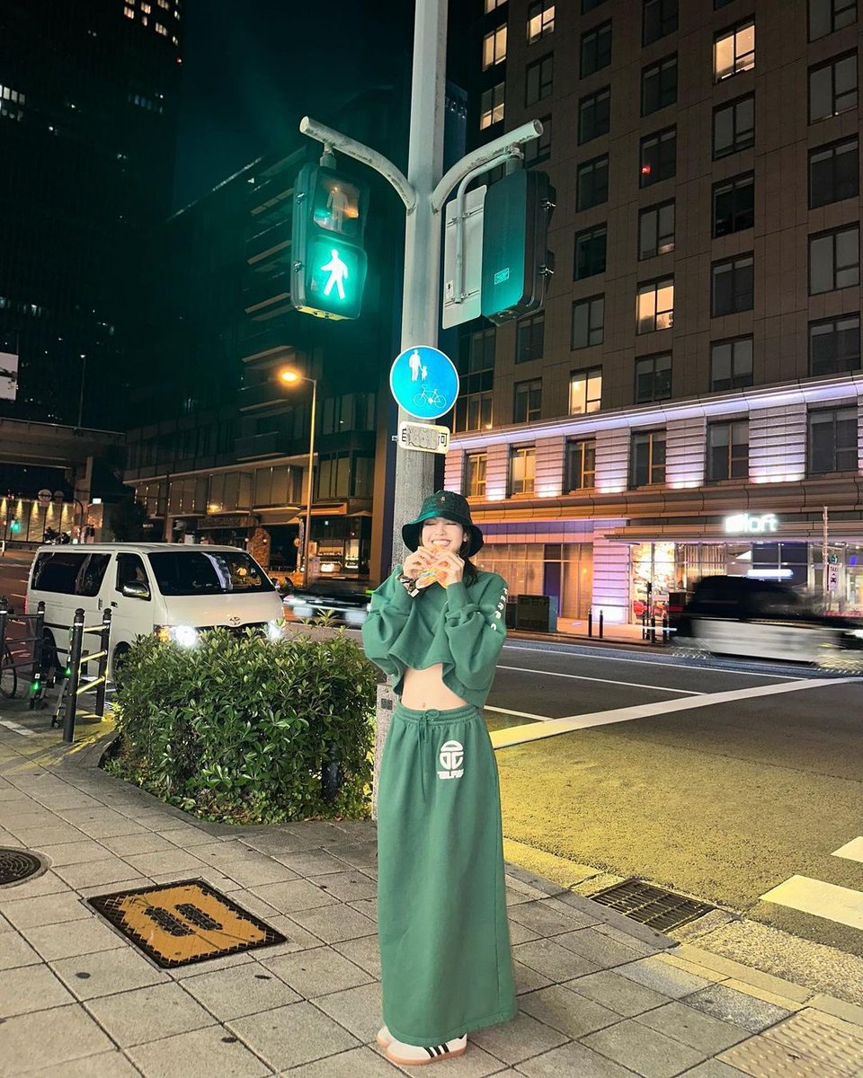 LILITEAMTH327's tweet photo. ทุกคนคะ ลิซ่ามาลงรูปในไอจี น่ารักมาก อย่าลืมกดไลค์ กดแชร์ กด save เมนชั่น
กันเยอะๆนะ เพิ่มเอนเกจ #LISA

https://t.co/AzDcI7Xvvx https://t.co/2kZuewNHVi