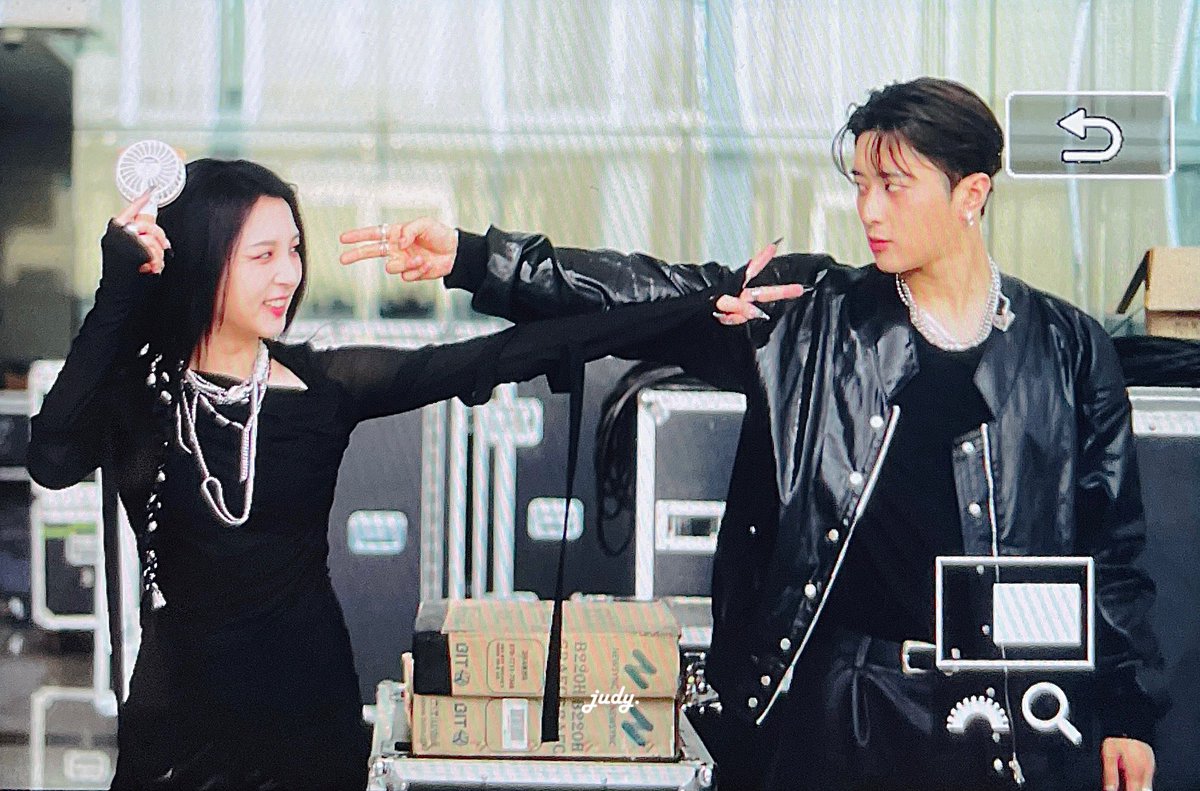 judy_w0's tweet photo. 230607 일일팬매 pre.
절교피스✌🏻🙄

#JSEPH #제이셉
#KARD #JIWOO #전지우
@KARD_Official @jeonjiwoo1004 https://t.co/KjB9fQxcBJ