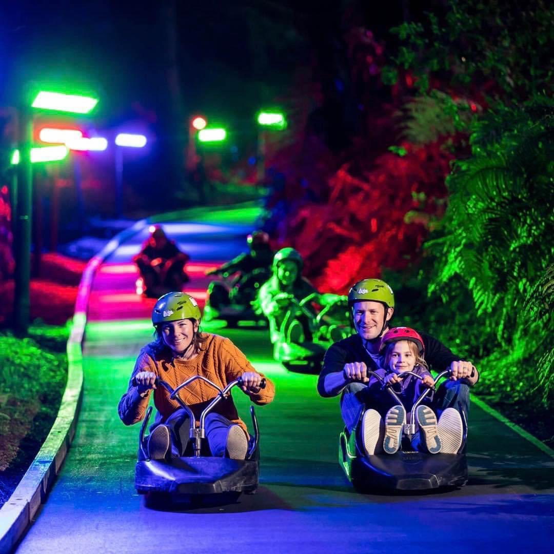 JalanCutiSantai's tweet photo. Skyline Luge pertama di Malaysia!  

Tak lama lagi skyline luge akan buka dekat Rawang guys! Trek dia pula akan jadi trek terpanjang di dunia tau! Get ready guys untuk serbu sini nanti!

📍Skyline Luge Gamuda Gardens, Rawang, Selangor

Sumber: Destinasi Santai https://t.co/kwcyCJ2Cvb