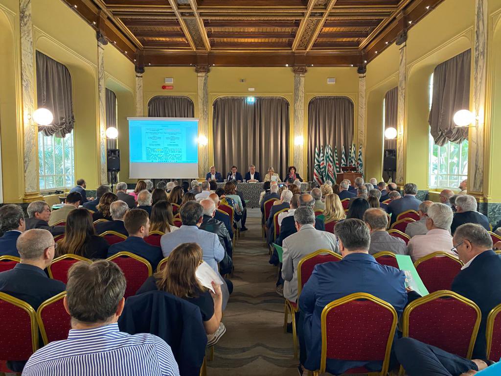 CislNazionale's tweet photo. Il leader della Cisl #LuigiSbarra oggi, #7giugno, a #Palermo dove concluderà i lavori del consiglio generale della @CislSicilia che questa mattina lancia a livello regionale la campagna della Cisl per la raccolta firme della legge “La partecipazione al Lavoro” #unpostoaltavolo https://t.co/GP6AIzRme0